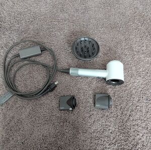 Dyson supersonic hairdryer